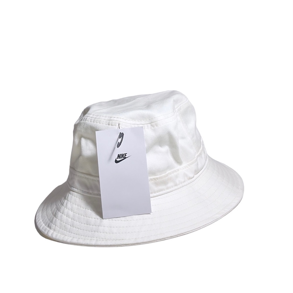 Sold}Nike Sportswear
Bucket Hat